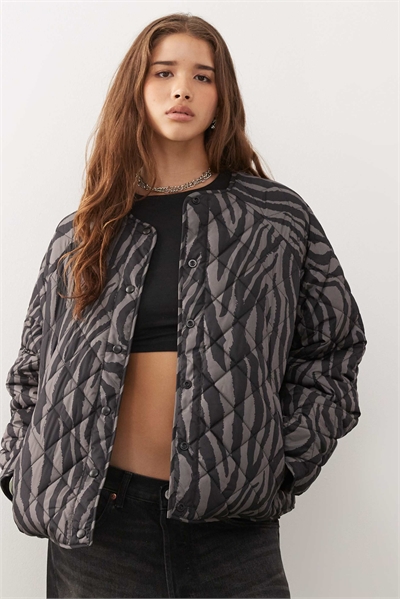 Стеганая куртка зебра серого цвета артикул 147665004