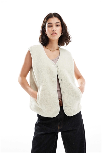 Кремовый жилет с карманами артикул 148518866