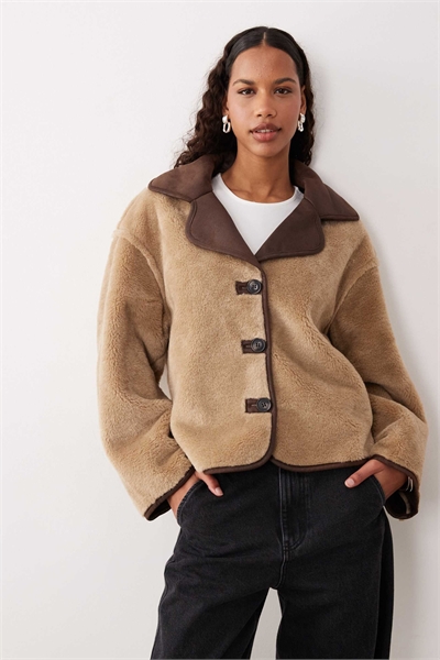 Коричневая замшевая куртка с воротником и пуговицами, бежевого цвета артикул 145392709
