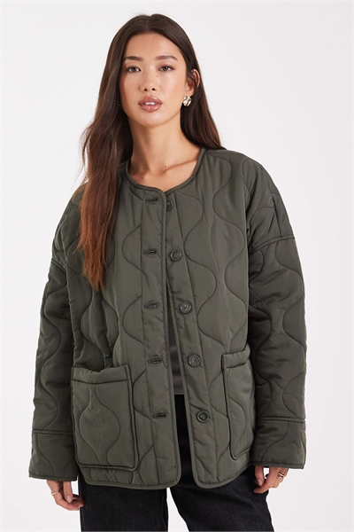 Бомбер с стеганым передним карманом цвета «лук» артикул 150263492