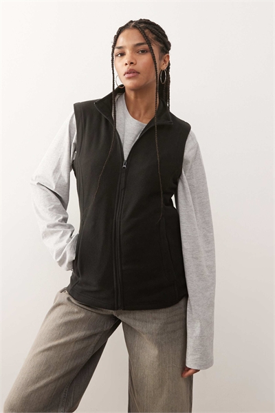 Микро-жилетка черного цвета артикул 153541111