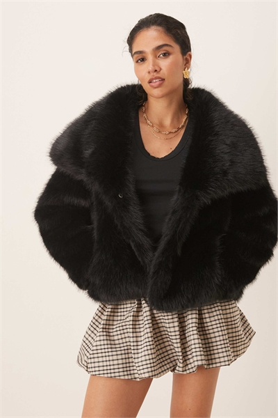 Пальто из искусственного меха с объемным воротником артикул 148891715