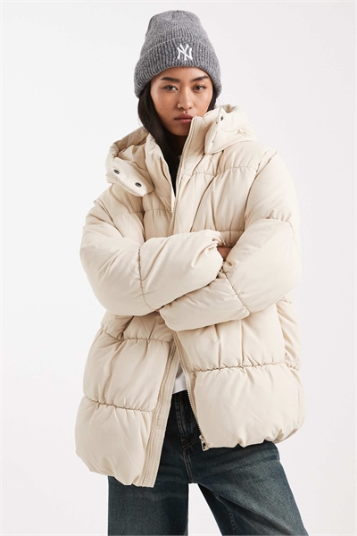 Роскошное пуховое пальто оверсайз кремового цвета артикул 149660065