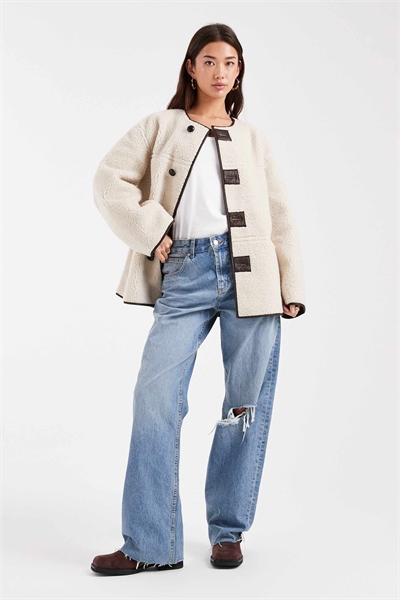 Двусторонняя куртка из плюша и искусственной кожи кремового и коричневого цветов артикул 150776577