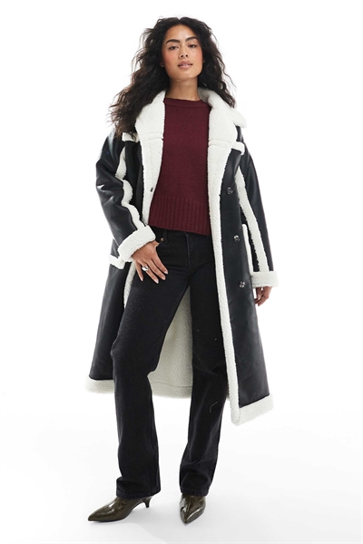 Полосатый искусственный меховой пальто средней длины черного и кремового цветов артикул 149857860