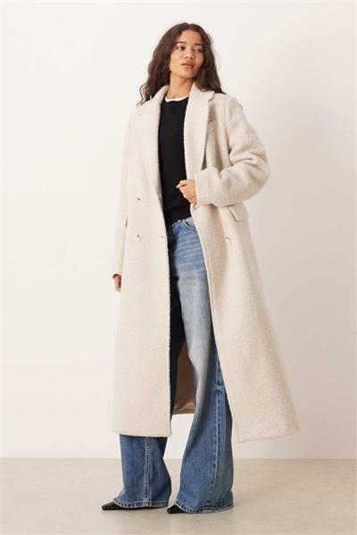 Длинное пальто кремового цвета с длинными петлями артикул 151999858