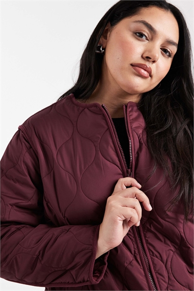 Куртка New Look Curve с утеплением, бордового цвета артикул 151092365