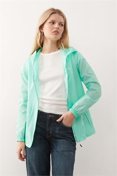 Женская куртка Pack It Jacket III зеленого цвета артикул 152441872