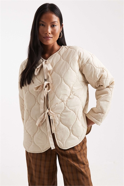 Стеганая куртка с завязками спереди артикул 148858368