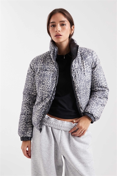 Двусторонняя куртка с подкладкой и леопардовым принтом в тон артикул 150776578