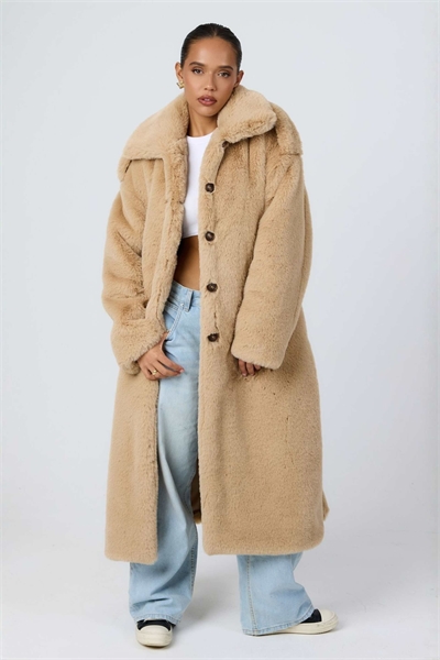 Макси-пальто с воротником и поясом из искусственного меха цвета верблюжьей шерсти с пуговицами артикул 148297967