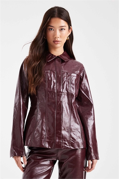 Комплект из виниловой куртки с затянутой талией и брюк бордового цвета артикул 150747262