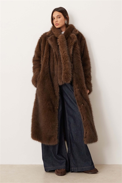 Пальто из искусственного меха с завязкой на талии, коричневое артикул 148676076