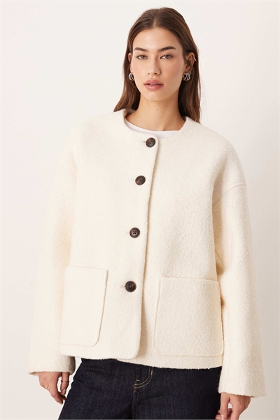 Короткий жакет премиум-класса из смешанной шерсти с фактурной поверхностью и застежкой на пуговицы артикул 148886638