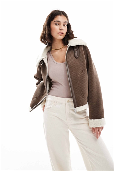 Пальто-тракер с отделкой из плюша светло-коричневого цвета артикул 147763057