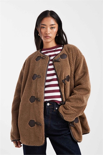 Плюшевое пальто-дуффл коричневого цвета артикул 147620278