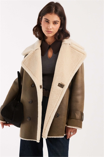 Увеличенная куртка-бомбер из комбинированной ткани артикул 142324125