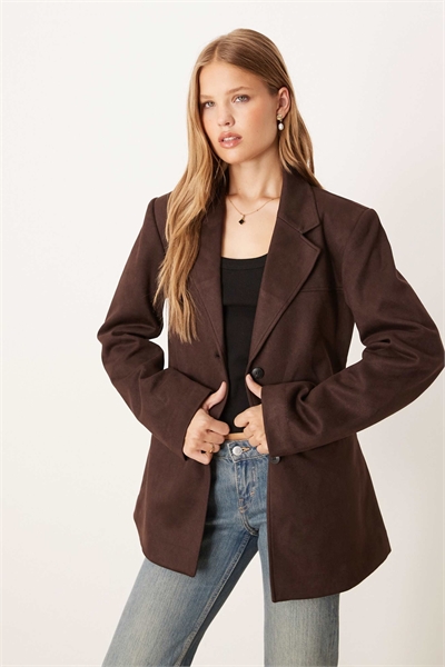 Блейзер из искусственной замши свободного кроя темно-шоколадного цвета артикул 149633745