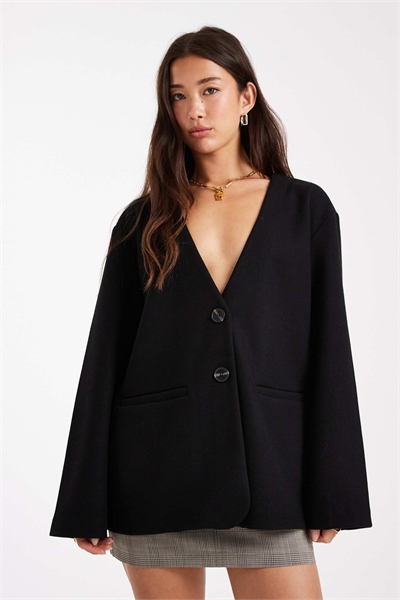 Пальто с V-образным вырезом черного цвета артикул 147620275