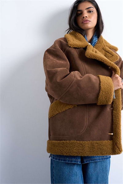 Пальто-кардиган оверсайз из искусственной овчины артикул 142430284