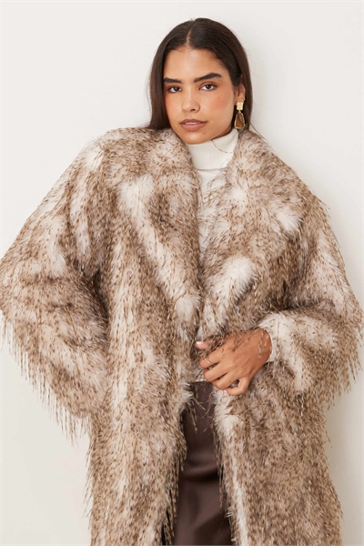 Оверсайз-пальто из искусственного меха с перьями артикул 150377116