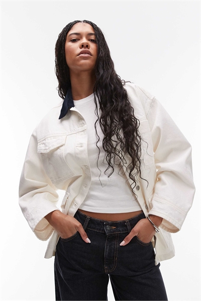 Джинсовая куртка-барн с контрастным воротником артикул 147791538