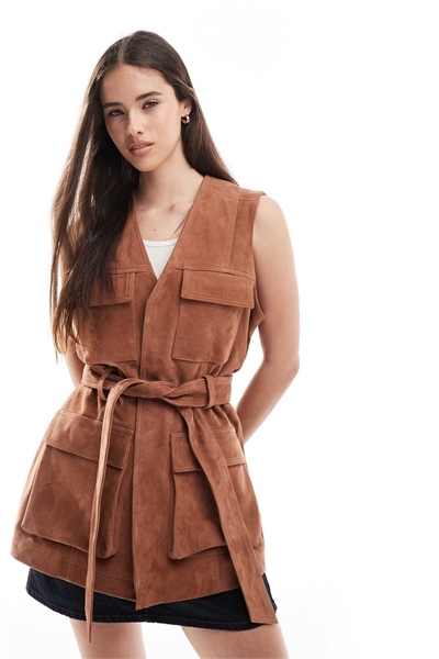 Элегантный замшевый жилет в стиле «тракер» с ремнем артикул 141528954