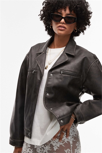 Короткая куртка из искусственной кожи на пуговицах артикул 140567739