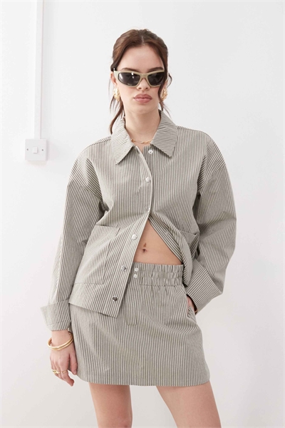 Комплект из рубашки и брюк в серую полоску артикул 140413123