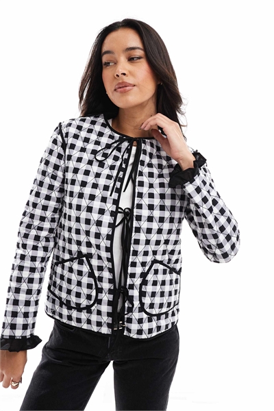 Стеганый жакет с завязками спереди артикул 140291409