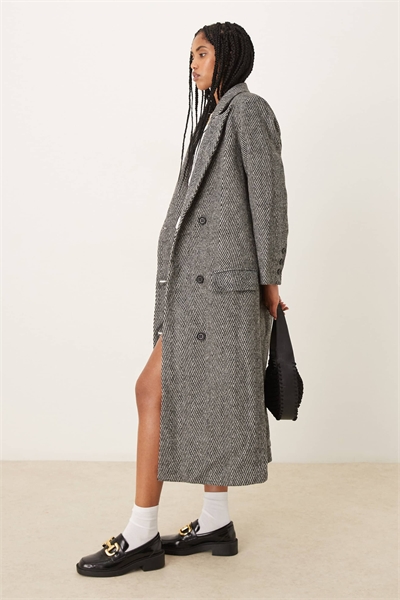 Черно-белый шевронный пальто в черно-белый шевронный артикул 148618759
