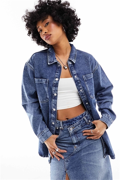 Джинсовая рубашка оверсайз средней интенсивности окраски синего цвета артикул 133450523