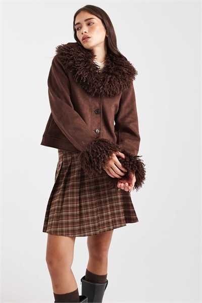 Короткая куртка с воротником из искусственного мехоподобного материала «суэдетт» артикул 147561289