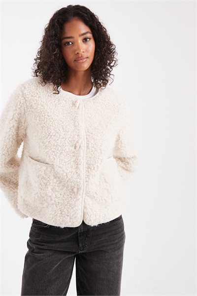 Короткая куртка премиум-класса из пушистого борж в стиле дуффл артикул 150263459