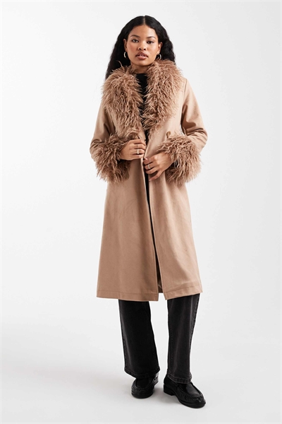 Пальто из искусственной замши и искусственного меха с поясом артикул 151092324
