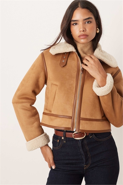 Короткое пальто из веганской замши с овчинной подкладкой артикул 152002158