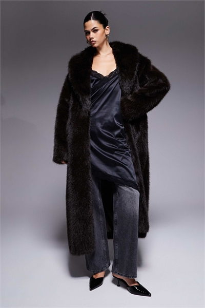 Оверсайз-куртка с воротником из искусственного меха шоколадного цвета артикул 146139323