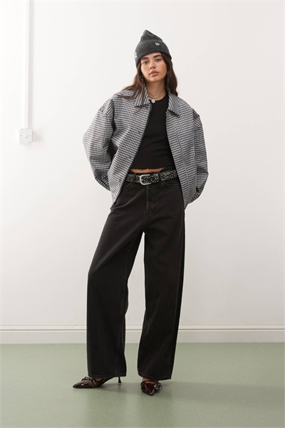 Оверсайз-куртка-бомбер с воротником-кенни и крупным рисунком в клетку темно-синего цвета артикул 150831768