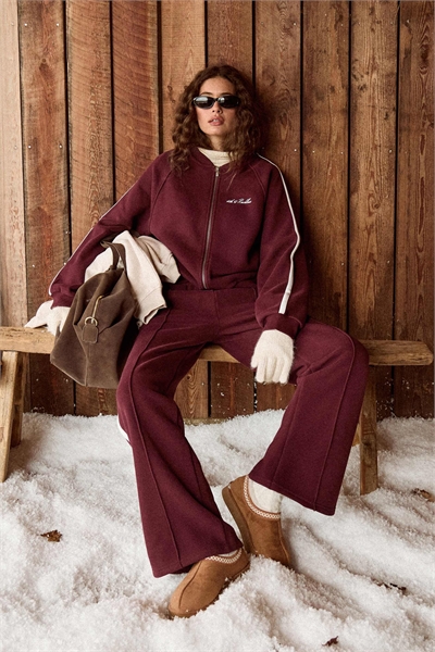 Комплект из хлопковой кофты-бомбера с вышитым логотипом и застежкой-молнией, цвет вишневый артикул 151961805