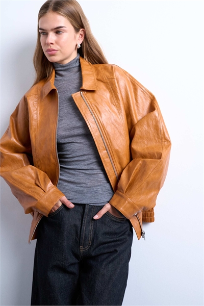 Куртка из искусственной кожи с застежкой-молнией по шву артикул 147470904