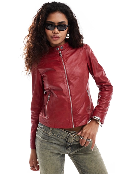 Кожаная куртка в стиле байкера артикул 136613622