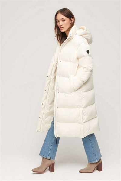 Длинное пальто-пуховик с капюшоном, бежевого цвета артикул 135117063