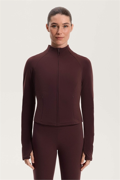 Легкая теплая куртка коричневого цвета артикул 151225641