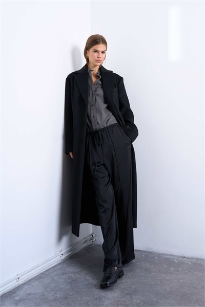 Длинный блейзер с тройной застежкой и ворсовой отделкой артикул 142294143