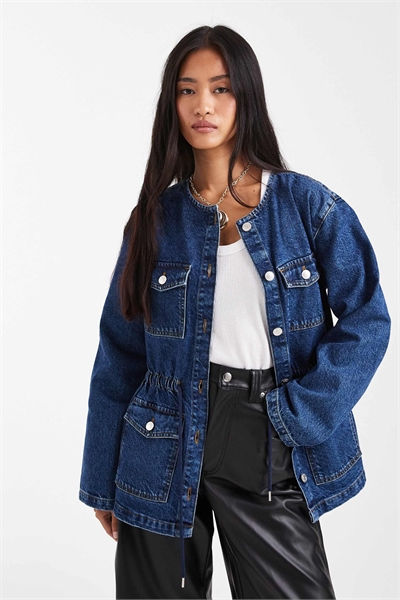 Джинсовая куртка с зауженной талией, функциональными карманами и шнурком на талии артикул 150266177