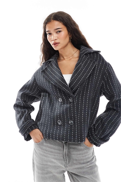 Двубортный пиджак в тонкую полоску серого цвета артикул 149857850