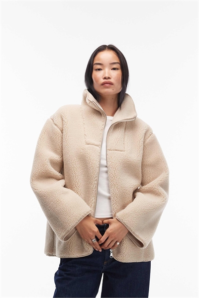 Оверсайз-куртка из искусственного овчины с воротником-воронкой артикул 150524143