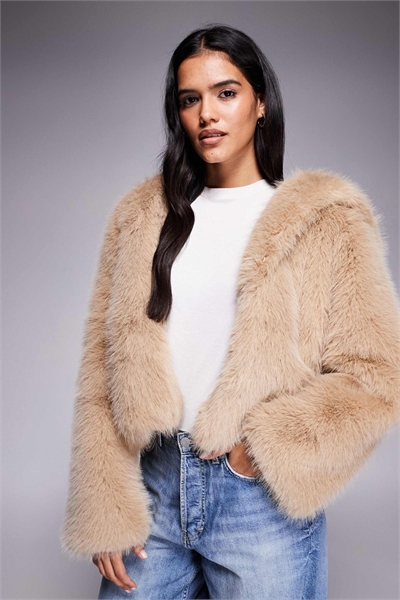 Короткая куртка с капюшоном из искусственного меха Faye артикул 149954846