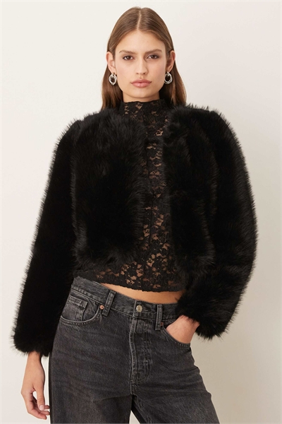 Короткая куртка из искусственного меха без воротника артикул 151860430