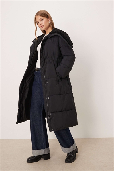 Пуховик с меховым капюшоном на молнии артикул 151634101